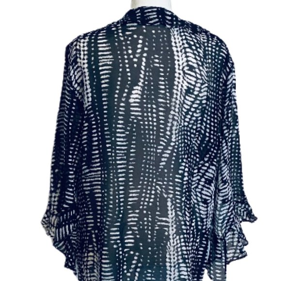 🌴 Chico’s Top - Size 2 - Picture 4 of 9